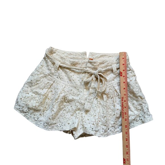 Free people Lace Ivory Womens Shorts With Belt Size 2 - Picture 3 of 10